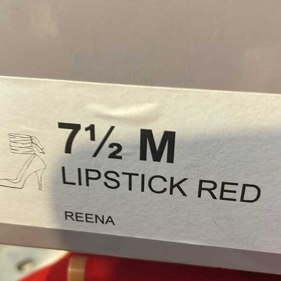 JLO LIPSTICK RED PUMP, SIZE 7-1/2 - Picture 4 of 7